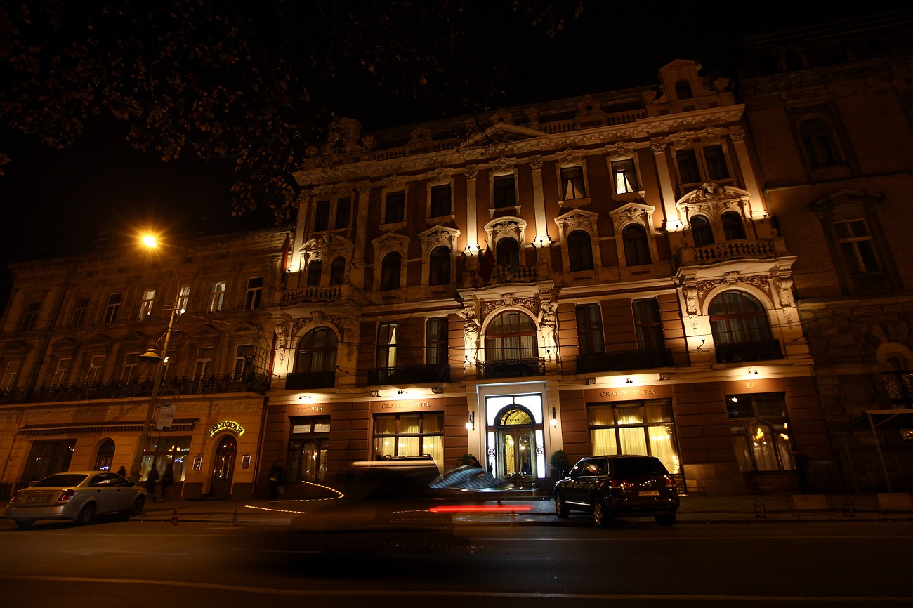 Намагаються вижити. Готелі в Україні заповнені на 10-15%, – експерт